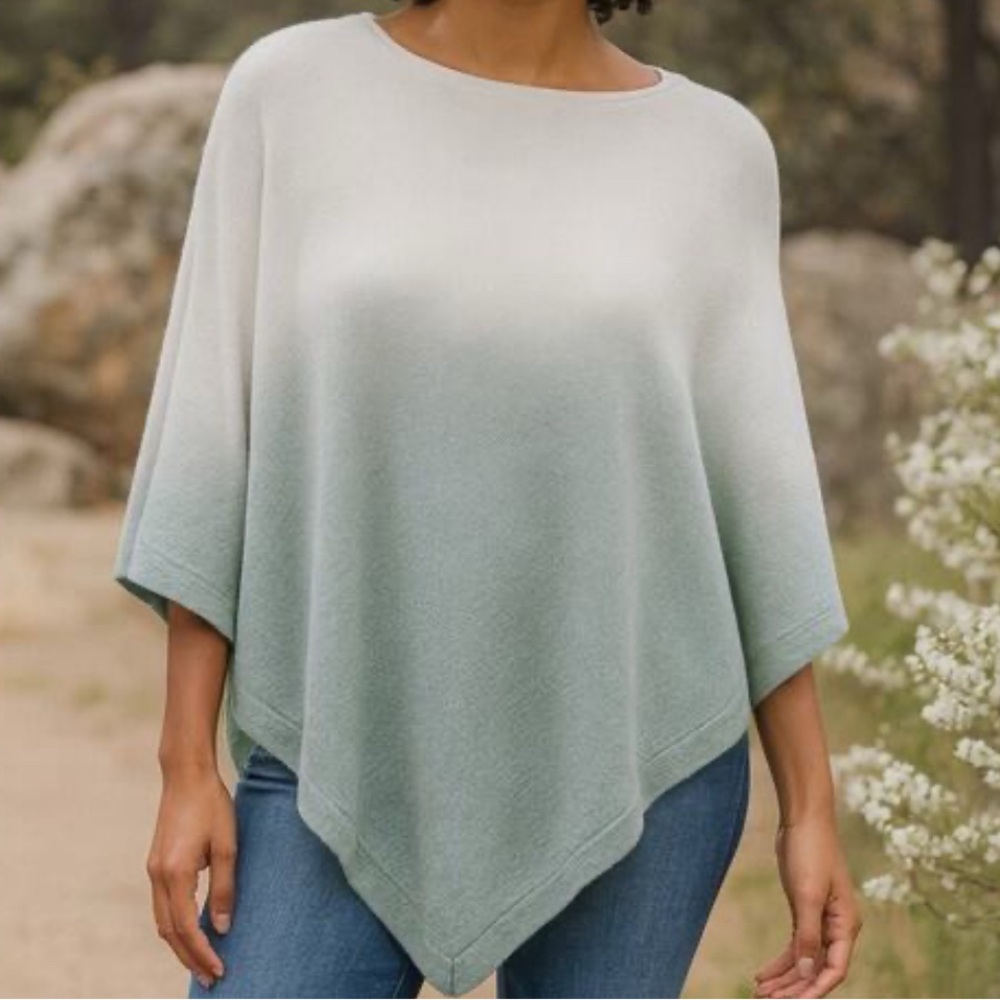 NWOT Barefoot Dreams Ultra Lite Poncho Ombré Ocean Breeze One Size